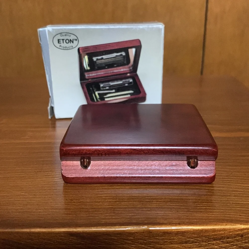 ETON PRODUCTS - Vintage Travel Razor Set / Gold Plated/ Never Been Used